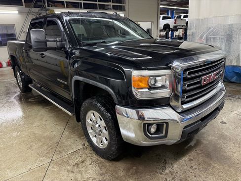 Used 2015 GMC Sierra 2500 SLE w/ SLE Preferred Package image 9