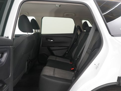 Used 2024 Nissan Rogue SV image 18