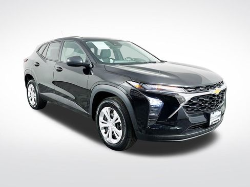 Used 2024 Chevrolet Trax LS FWD image 1
