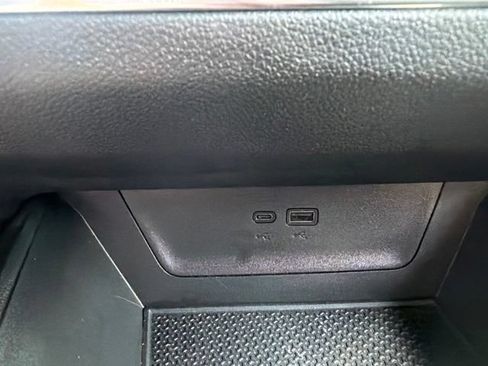 Used 2025 Chevrolet Equinox LT w/ Safety and Technology Package FWD image 17