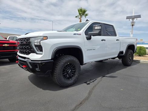 New 2026 Chevrolet Silverado 2500 ZR2 AWD/4WD image 2