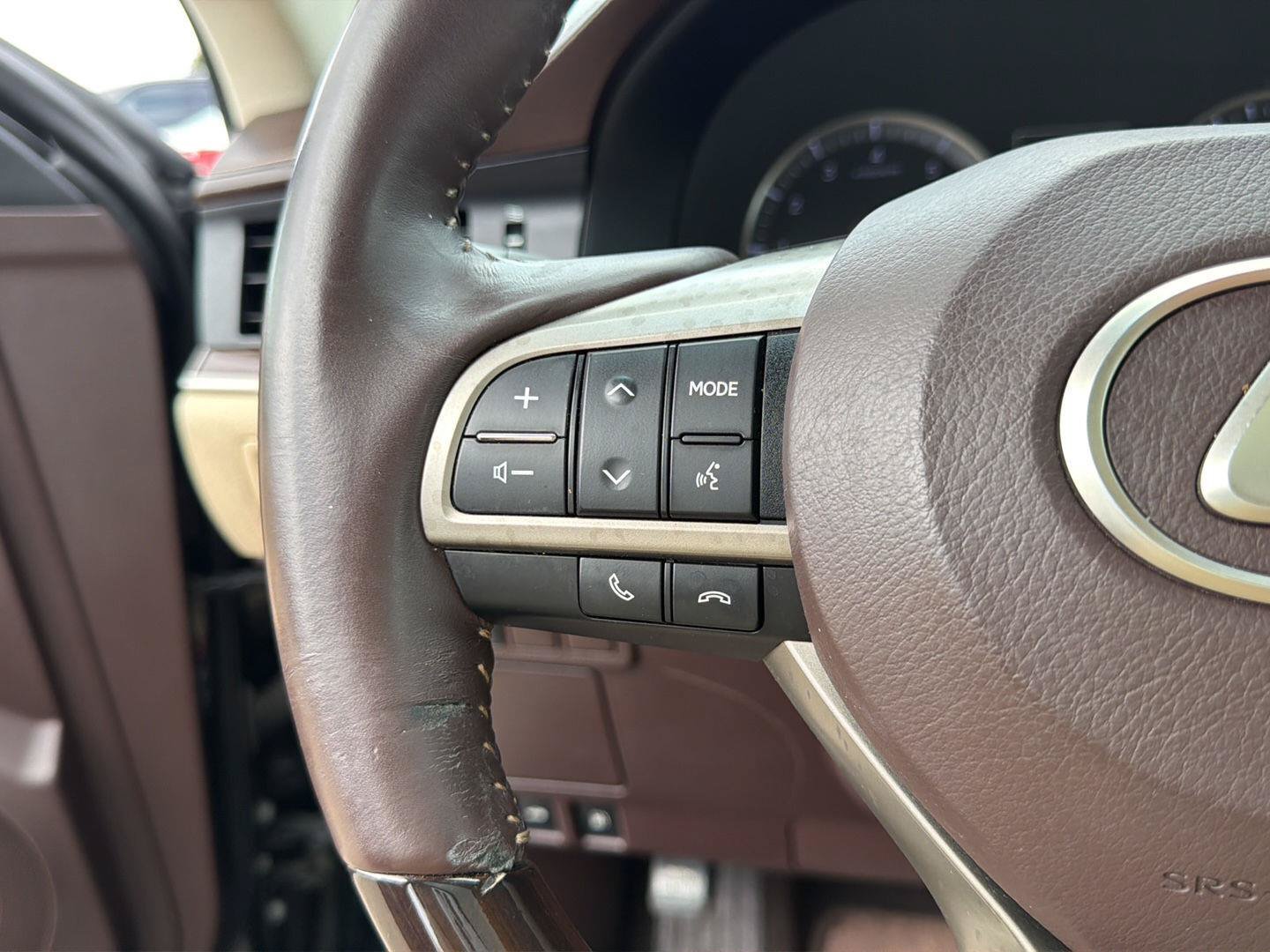 Used 2016 Lexus ES 350 w/ Luxury Package w/Wood Trim FWD image 19