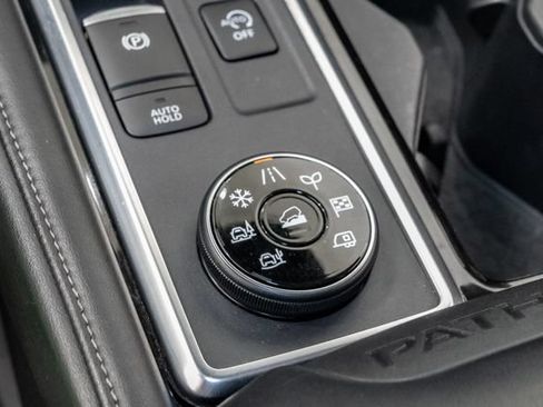 Used 2023 Nissan Pathfinder SV AWD/4WD image 22