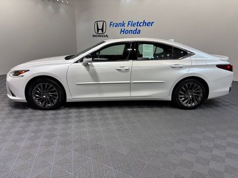 Used 2024 Lexus ES 300h w/ Technology Package FWD image 2