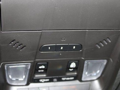 New 2025 Cadillac XT6 Luxury image 25