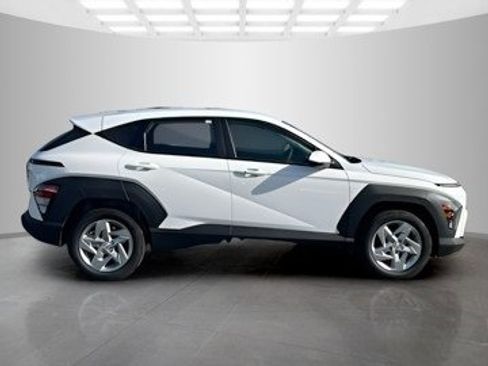 New 2026 Hyundai Kona SE image 6