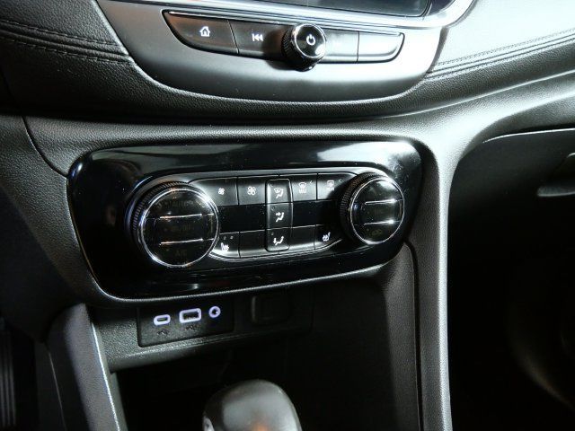 Used 2022 Buick Encore GX Essence w/ Experience Buick Package AWD/4WD image 21