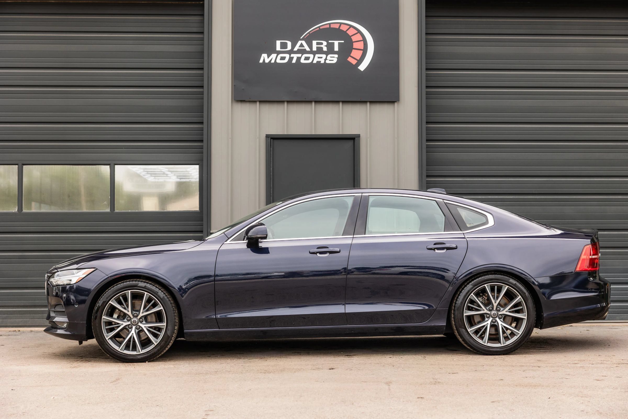 Used 2017 Volvo S90 T5 Momentum w/ Vision Package FWD image 4
