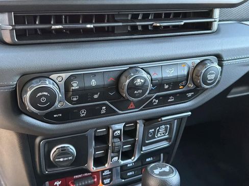 Used 2024 Jeep Wrangler Unlimited Rubicon w/ Technology Group image 15