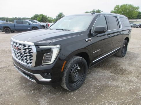 New 2026 GMC Yukon XL Denali w/ Denali Reserve Package AWD/4WD image 9