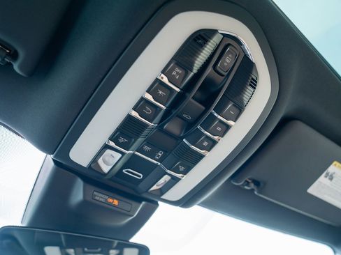 New 2026 Porsche Macan image 22