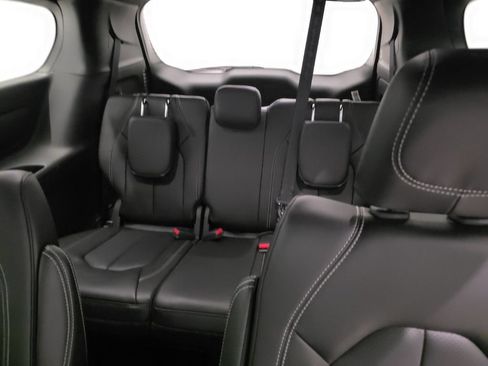 New 2026 Chrysler Pacifica Select AWD/4WD image 11