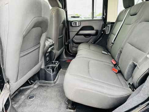 Used 2020 Jeep Wrangler Unlimited Sahara w/ Uconnect 4C Nav & Sound Group AWD/4WD image 20