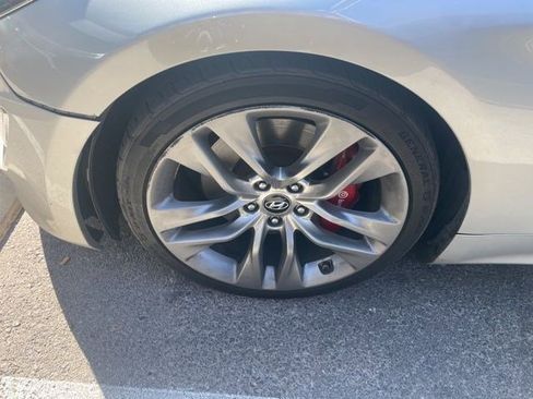 Used 2013 Hyundai Genesis 3.8 RWD image 12