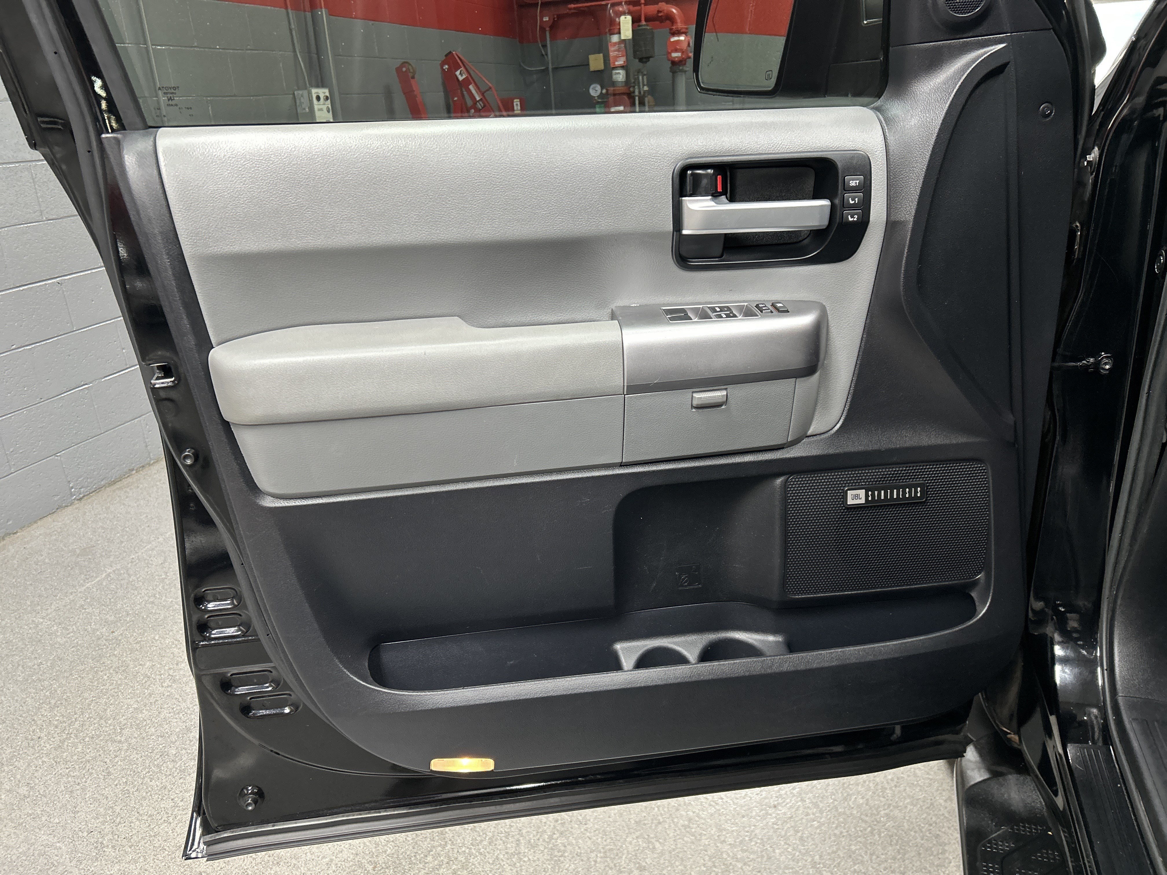 Used 2018 Toyota Sequoia Limited w/ Safety & Convenience Package AWD/4WD image 14