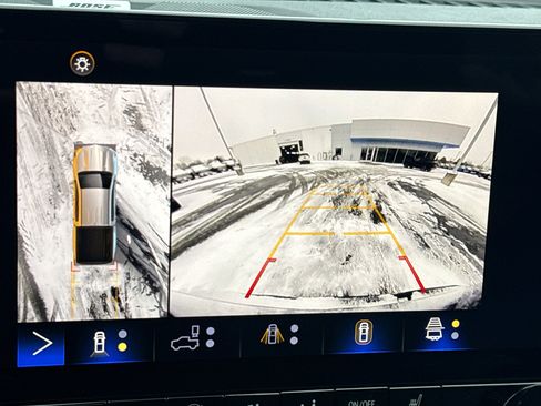 Used 2024 Chevrolet Colorado Z71 w/ Z71 Convenience Package 2 image 19