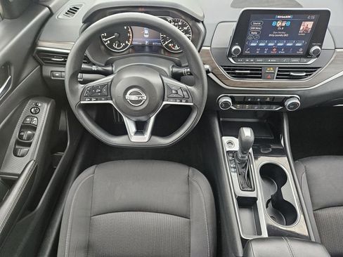 Used 2024 Nissan Altima 2.5 SV FWD image 28