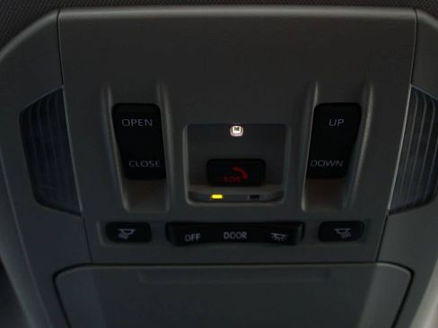 Used 2025 Toyota Highlander XLE AWD/4WD image 40