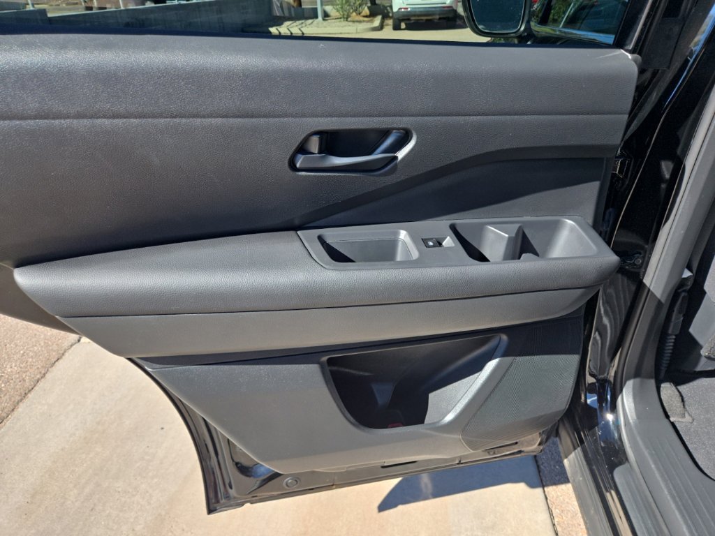 Used 2024 Nissan Pathfinder SV FWD image 12