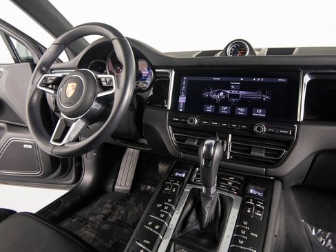 Certified 2021 Porsche Macan image 28