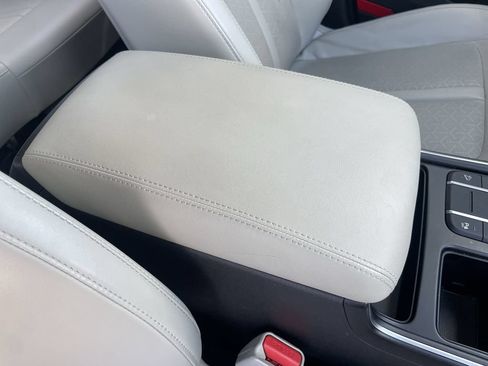 Certified 2022 Kia Sorento S w/ Panoramic Sunroof Package AWD/4WD image 34
