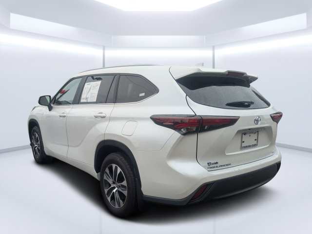 Used 2024 Toyota Highlander XLE FWD image 5