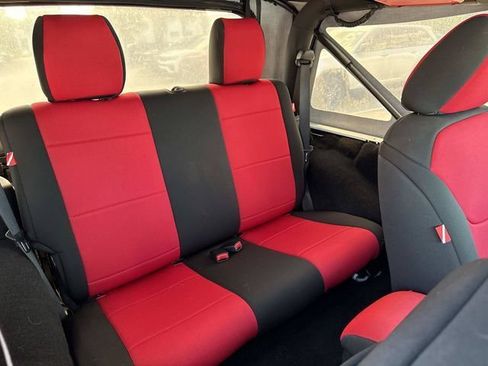 Used 2017 Jeep Wrangler Sahara AWD/4WD image 13