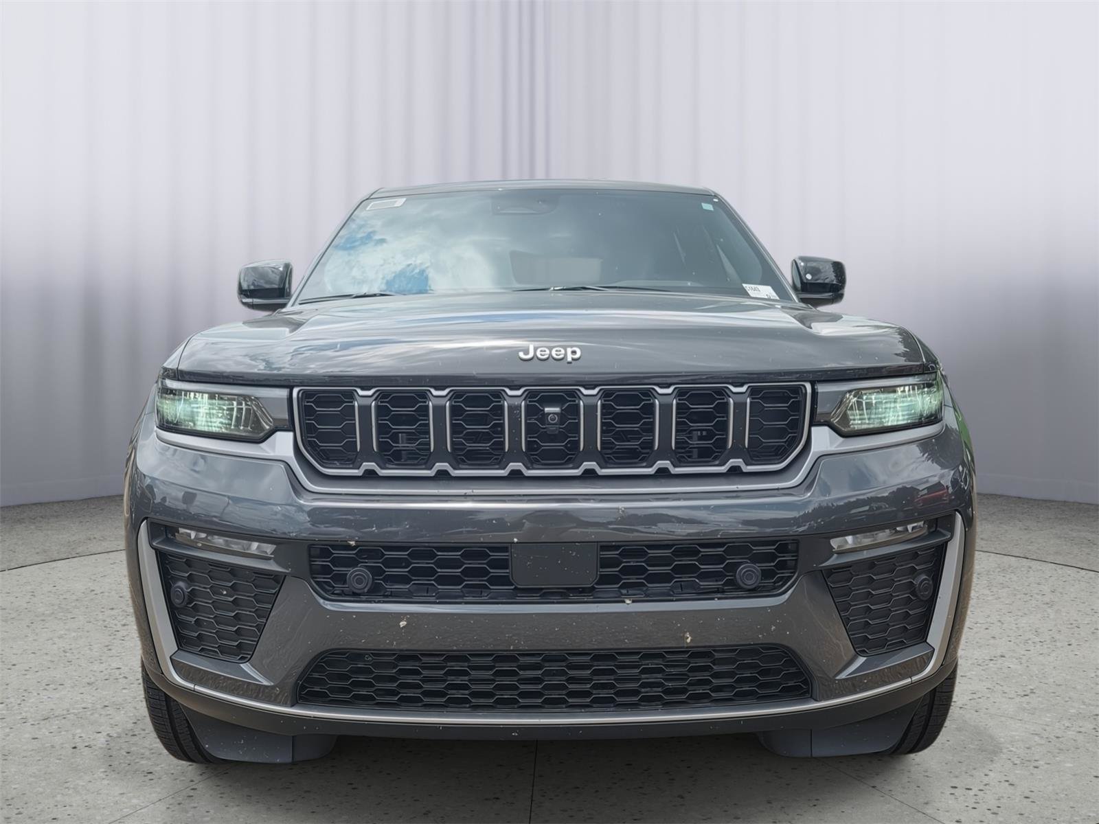 New 2026 Jeep Grand Cherokee Limited w/ Luxury Tech Group II AWD/4WD image 2