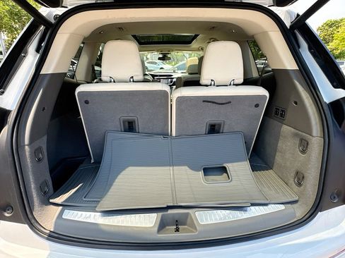Used 2024 Cadillac XT6 Premium Luxury w/ LPO, Floor Liner Package AWD/4WD image 29