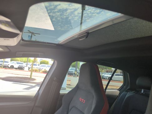 New 2025 Volkswagen Golf SE image 32