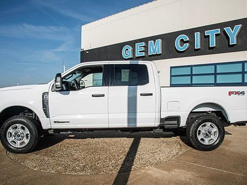 Used 2025 Ford F250 XLT w/ FX4 Off-Road Package image 2