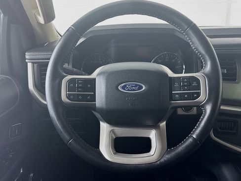 Used 2024 Ford Expedition XLT image 18