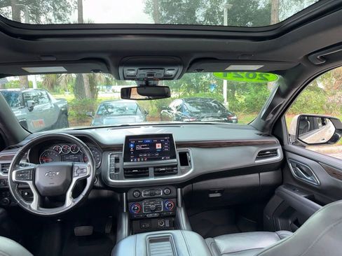 Used 2021 Chevrolet Tahoe Z71 w/ Luxury Package AWD/4WD image 19