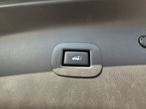 Certified 2020 Nissan Armada Platinum w/ Captain's Chairs Package image 21