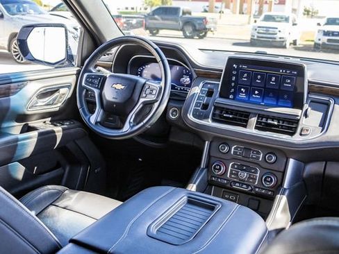 Used 2023 Chevrolet Suburban Premier image 19