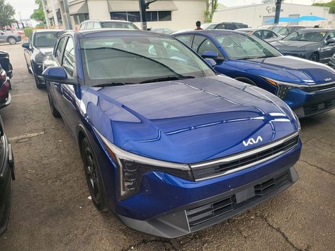 Used 2025 Kia K4 LXS image 3