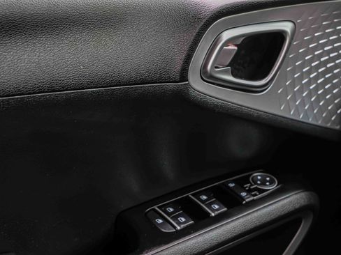 Certified 2025 Kia Soul LX w/ LX Technology Package FWD image 14