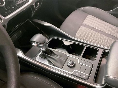 Used 2022 Kia Sorento LX image 16