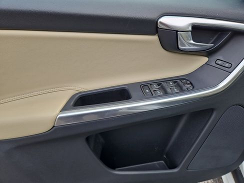 Used 2016 Volvo XC60 T6 w/ Protection Package image 12