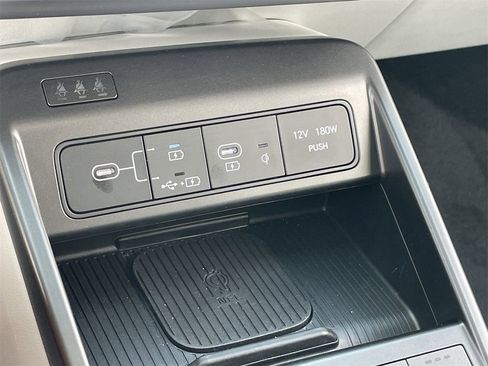 Used 2025 Hyundai Kona Limited image 28