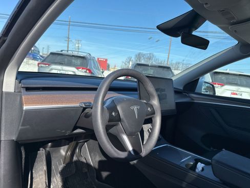 Used 2024 Tesla Model Y Long Range image 10