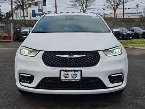 New 2026 Chrysler Pacifica Pinnacle image 3