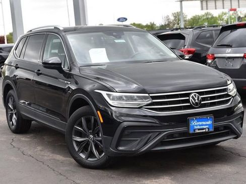 Certified 2023 Volkswagen Tiguan SE w/ Panoramic Sunroof Package image 2