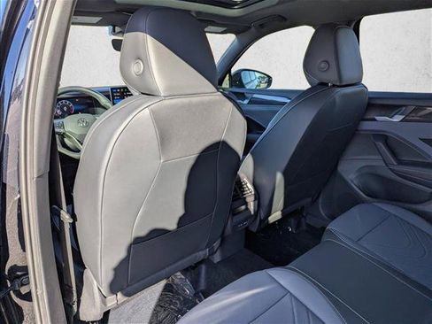 New 2026 Volkswagen Tiguan SE R-Line FWD image 24