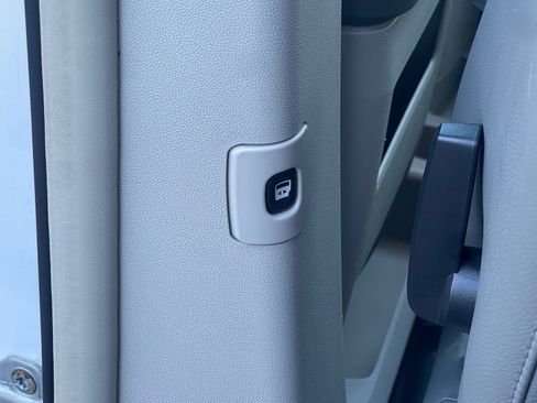 Used 2010 Dodge Grand Caravan SXT image 19