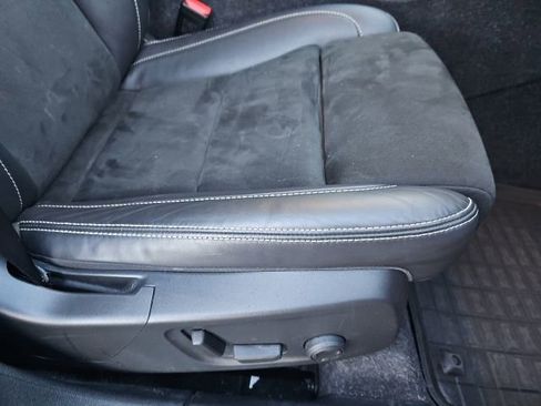 Used 2021 Volvo XC40 T5 R-Design w/ Advanced Package image 46