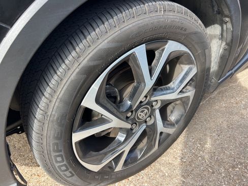 Used 2020 Toyota C-HR LE image 18