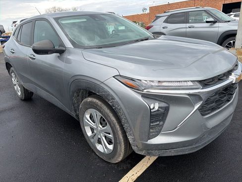 Used 2024 Chevrolet Trax LS image 6