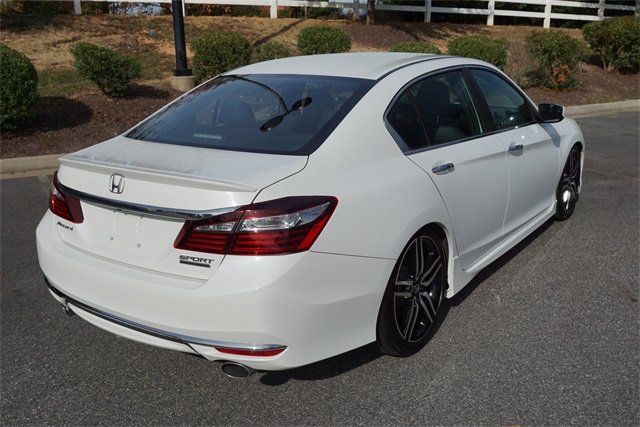 Used 2017 Honda Accord Sport Special Edition image 3