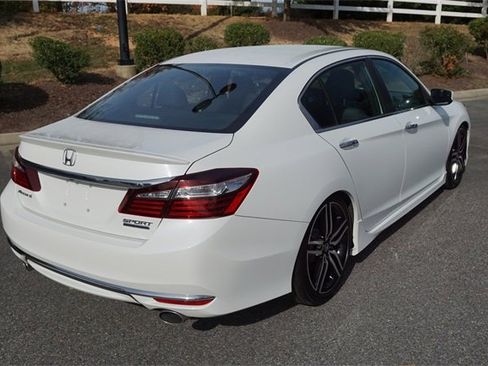 Used 2017 Honda Accord Sport Special Edition image 3